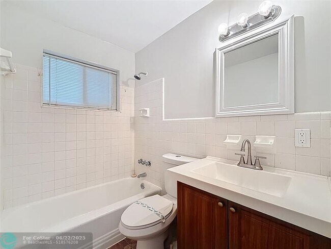 Building Photo - 4421 Poinciana St