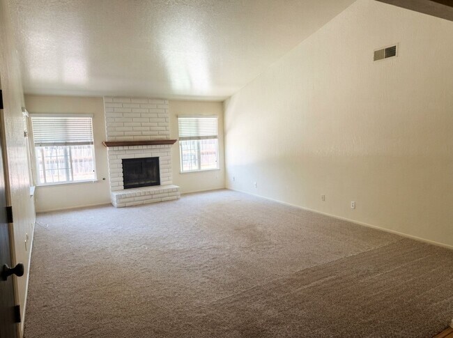 Building Photo - 398 Corrida Dr