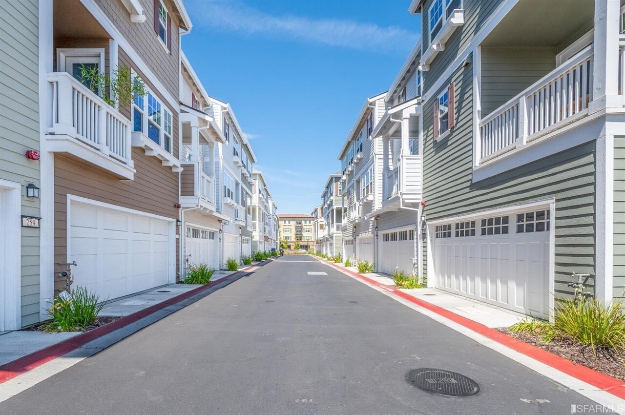 Building Photo - 3900 Degree Ln