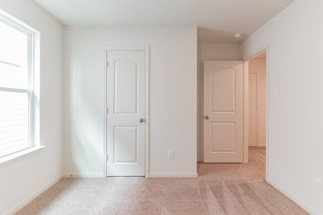 Building Photo - 112 Allington Cir