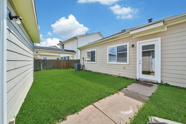 Building Photo - 11920 Princess Garden Way