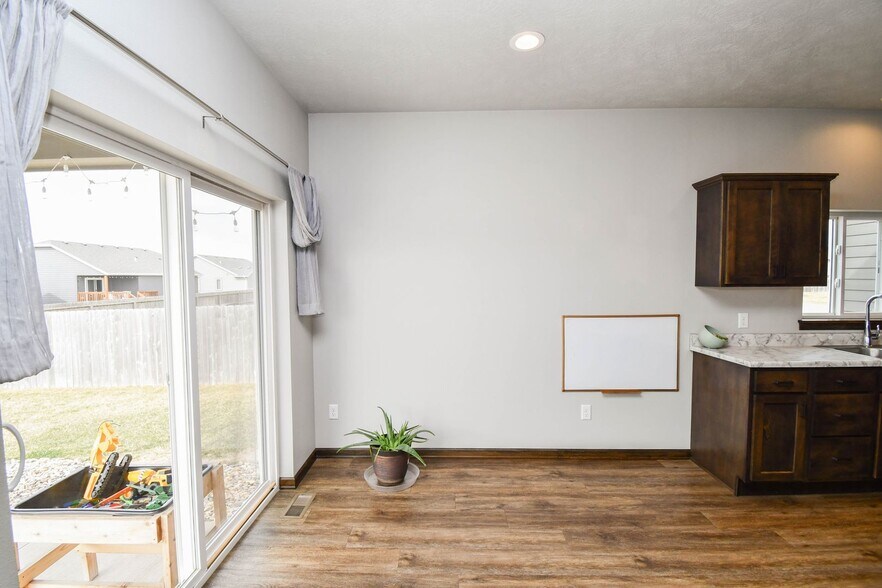 Building Photo - 7301 E Corinth St