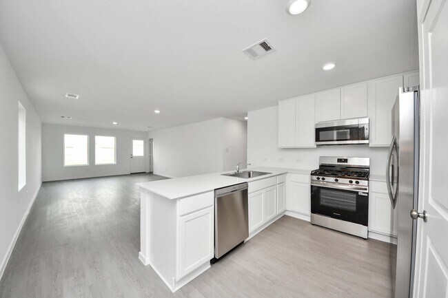 Building Photo - 16831 Spotted Oak Dr