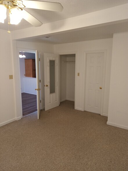 Building Photo - 136 Boggs Ave