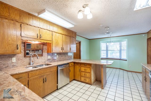 Building Photo - 3642 Hi-Vu Dr