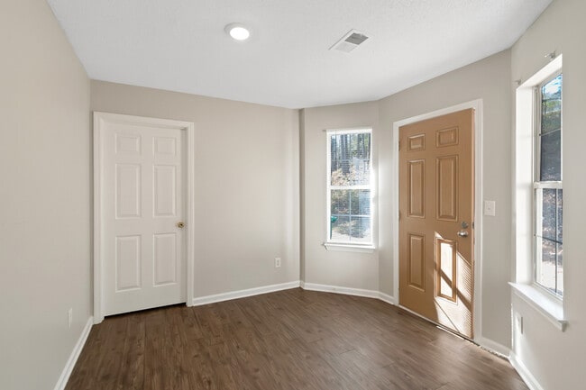 Building Photo - 2921 Russ Ln