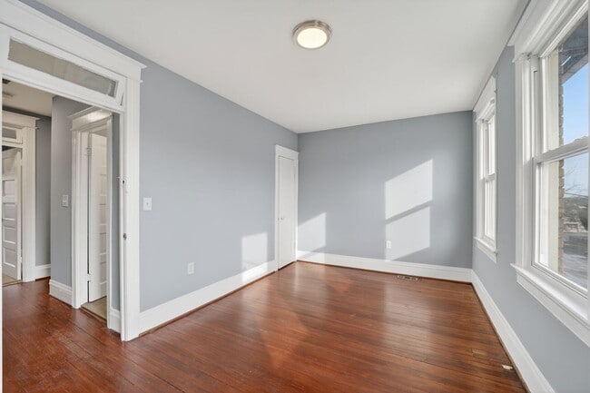 Building Photo - Gorgeous 4br/2ba in Brookland!