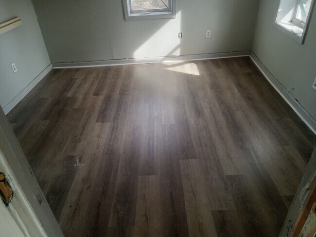 Building Photo - 731 E 3rd St