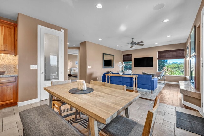 Building Photo - 1520 Taos Ln