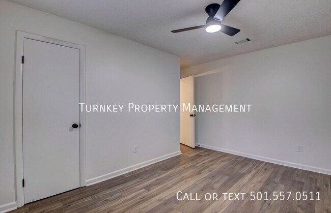 Building Photo - 1905 Labette Manor Dr