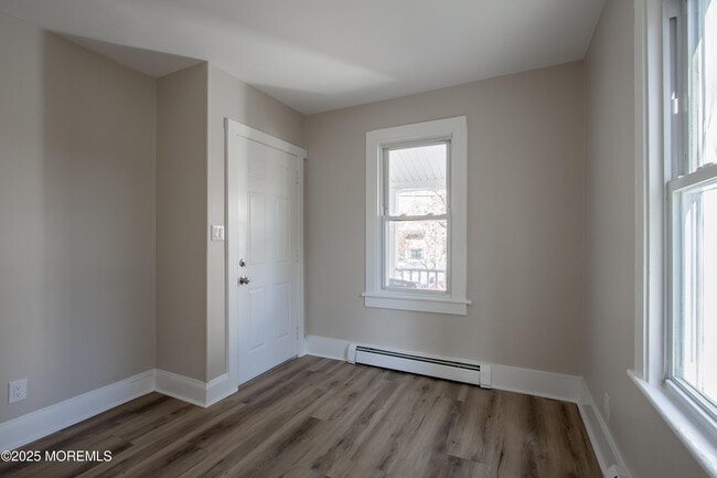 Building Photo - 1014 2nd Ave