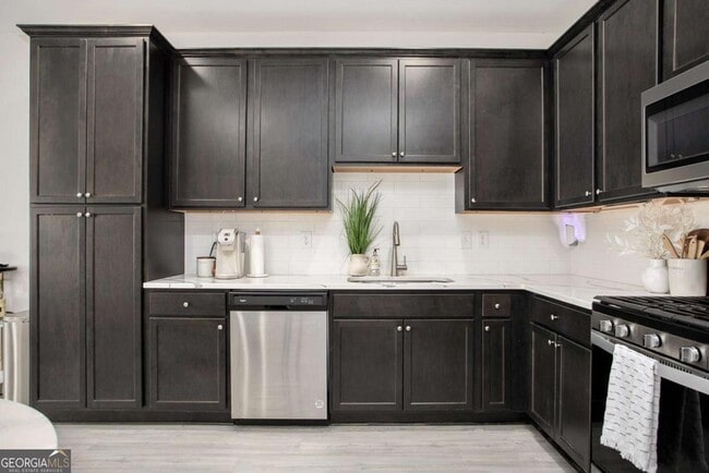 Building Photo - 1961 James Red Moore Blvd