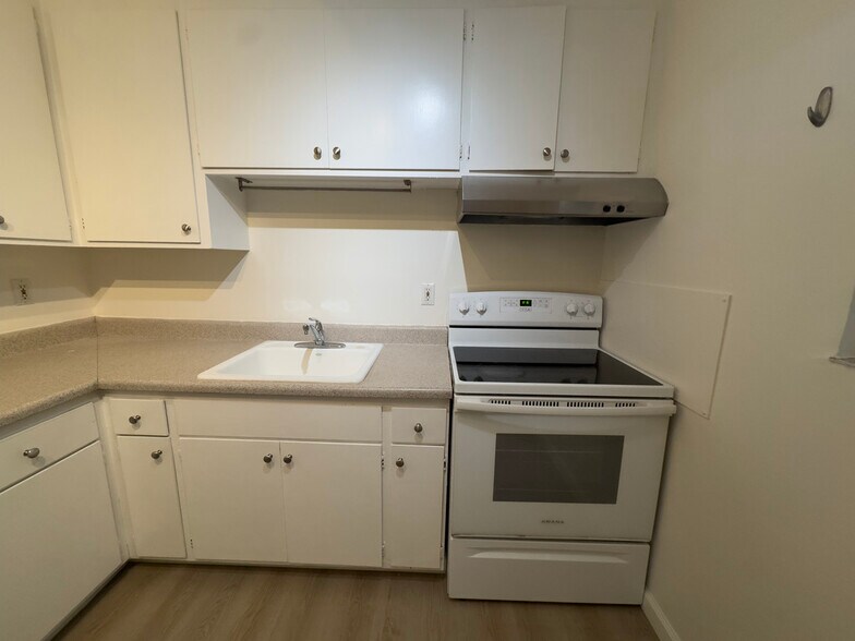 Building Photo - 6501 Raymond St