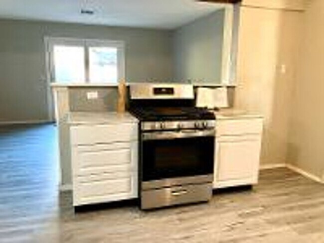 Building Photo - 3 Bedroom Southwest OKC