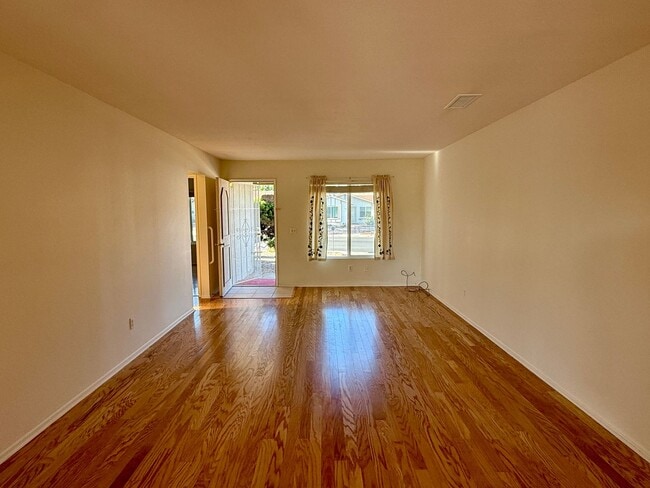 Building Photo - Charming 2 Bedroom in Oceanside 55+ Community