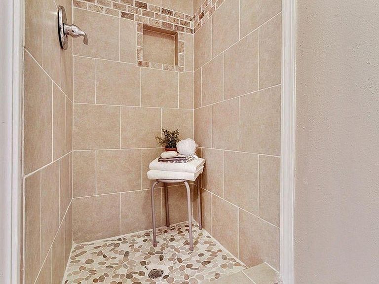 Building Photo - 162 Grand Ave