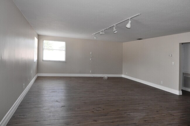 Building Photo - 12522 NW 18th Manor