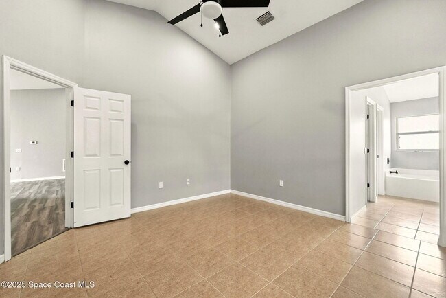 Building Photo - 460 Martigues Dr