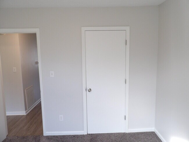 Building Photo - 114 Potomac Ct