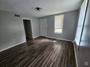 Building Photo - Spacious, northside getaway!