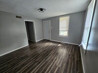 Building Photo - Spacious, northside getaway!