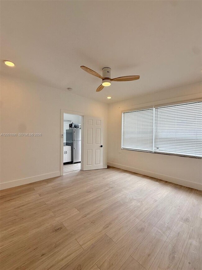 Building Photo - 12906 NE 6th Ave