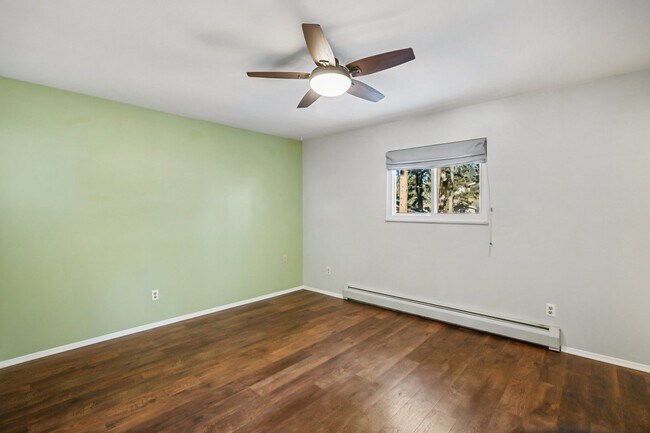 Building Photo - Move in ready home on Parkview