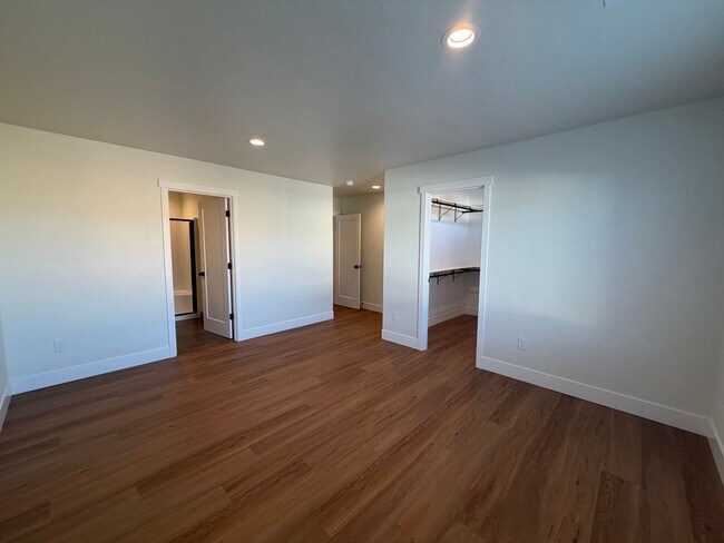 Building Photo - 5857 W 40th Ct