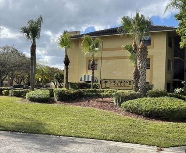 Interior Photo - Island Club - 9000 NW 28th Dr Coral Spring...