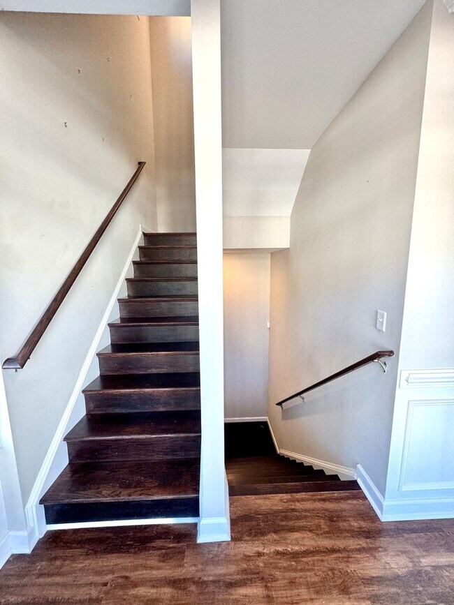 Building Photo - Experience Modern Coastal Living!