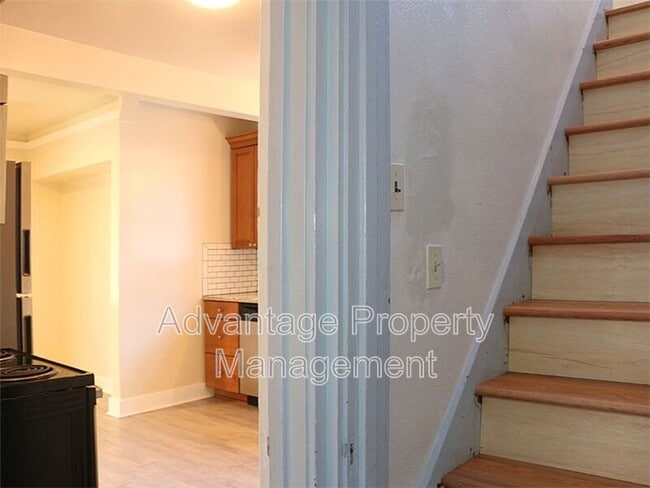 Building Photo - 1762 NW Harrison Blvd