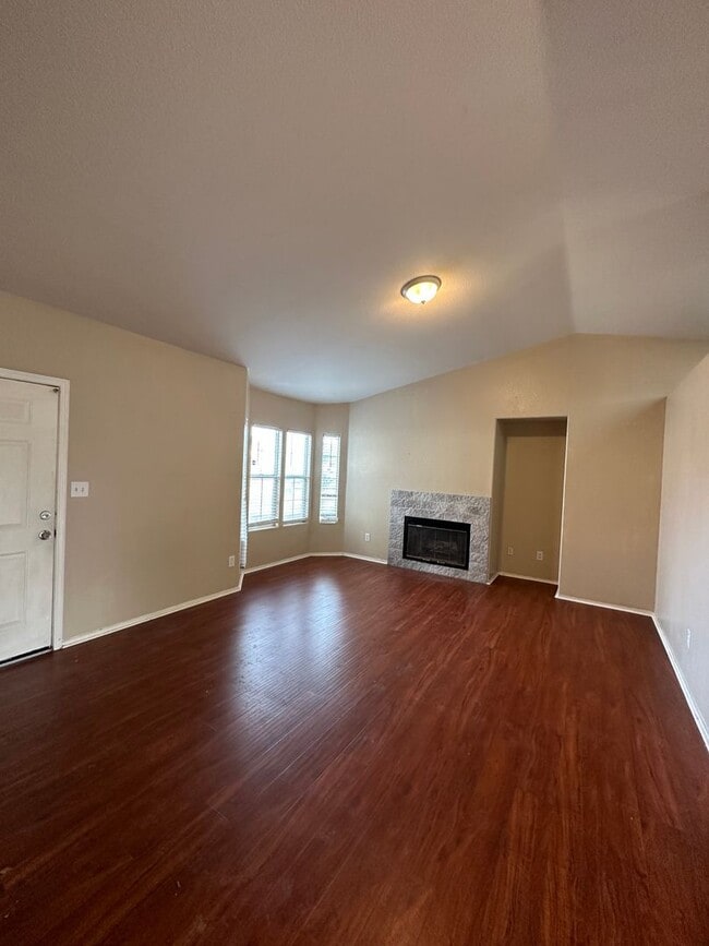 Building Photo - Cozy Home For Rent