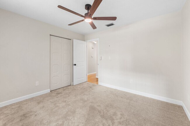Building Photo - Spacious Pool Home in Desirable NW Gainesville
