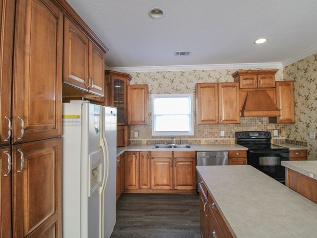 Building Photo - 124 Meadows Ln