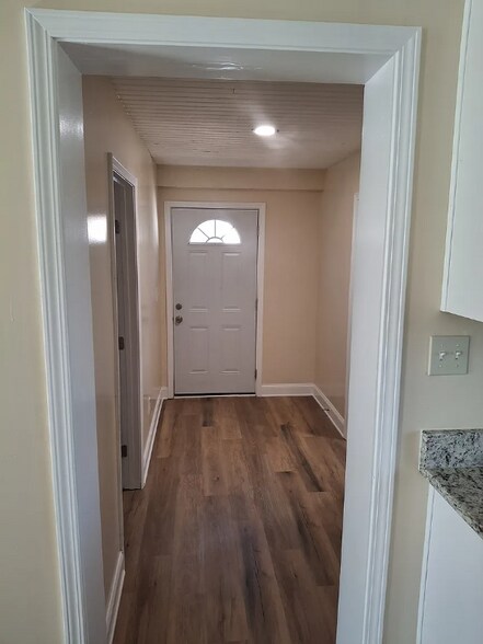 Building Photo - 6290 Rockbridge Rd SW