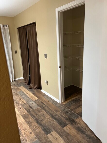 Building Photo - 7803 S Kalispell Ct