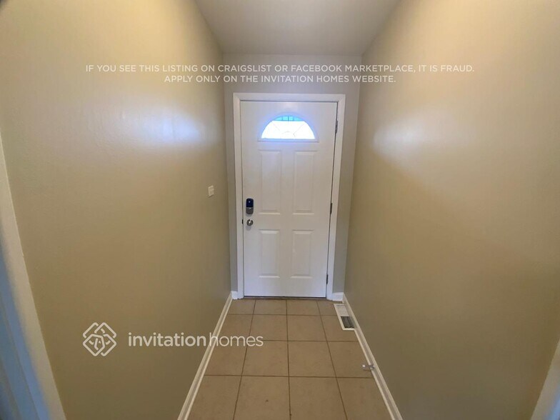 Building Photo - 906 E Sayles Dr