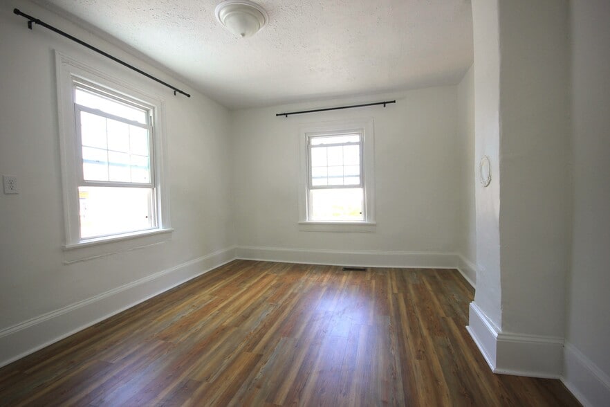 Building Photo - 421 9th St NW