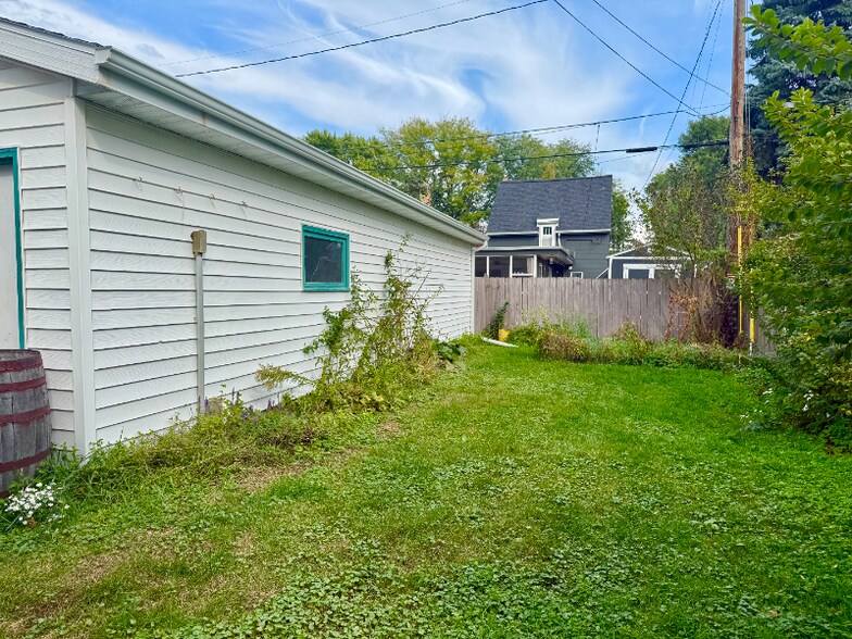 Building Photo - 521 North St