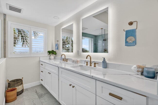 Building Photo - 675 NW Flagler Ave