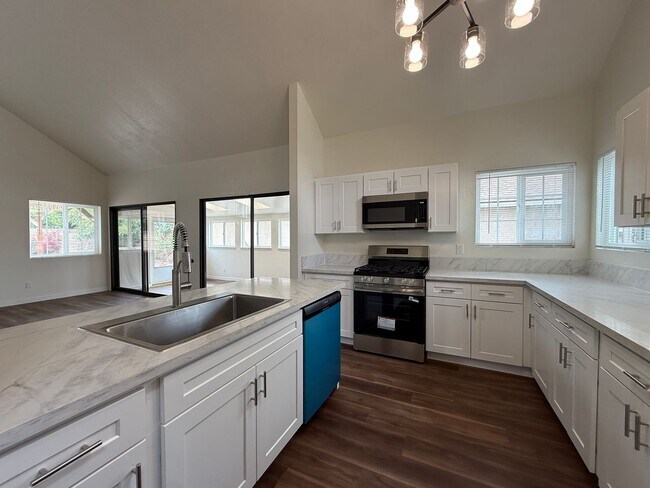 Building Photo - 1422 Eagle Ct
