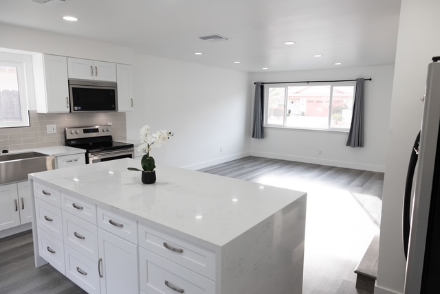 Building Photo - 53130 Avenida Mendoza