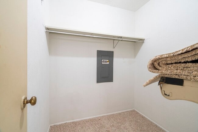Building Photo - 2126 Turtle Creek Dr