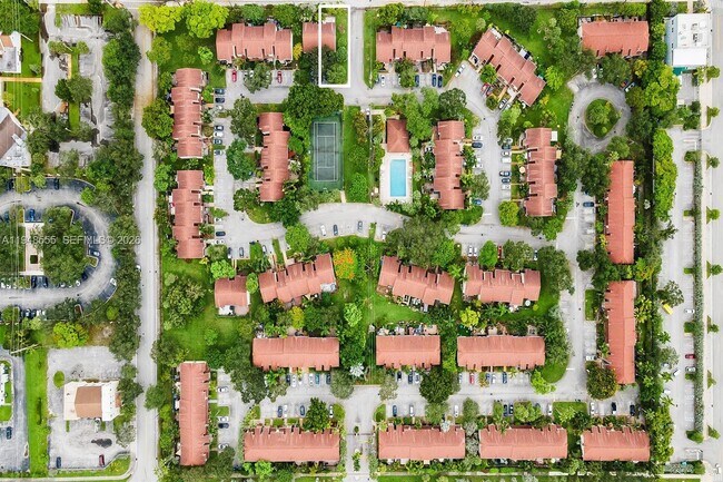 Building Photo - 252 City View Dr