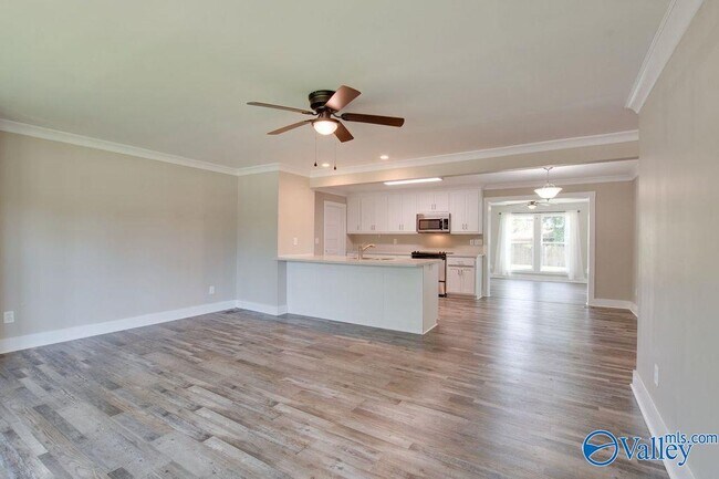 Building Photo - 213 Drake Ave SW