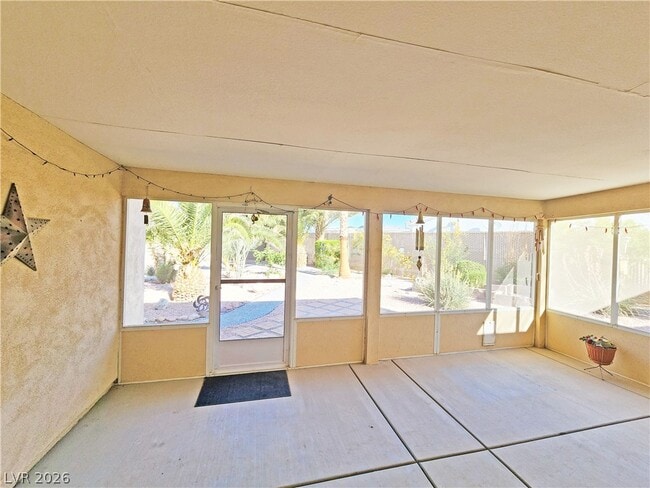 Building Photo - 380 Round Up Ct