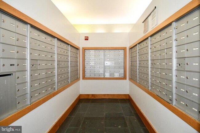 Building Photo - 2001 15th St N