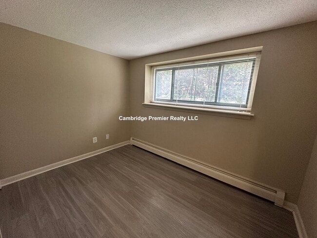 Building Photo - 375 Harvard St