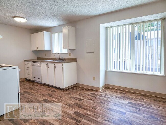 Building Photo - 3618 SW Beaverton Hillsdale Hwy