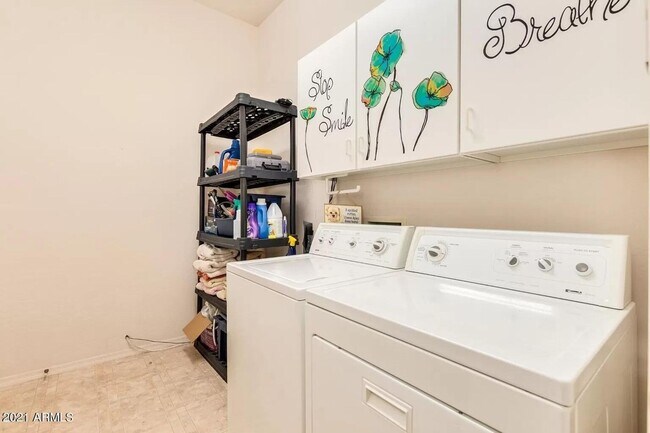 Building Photo - Charming single level 4 Bed home in Peoria !!